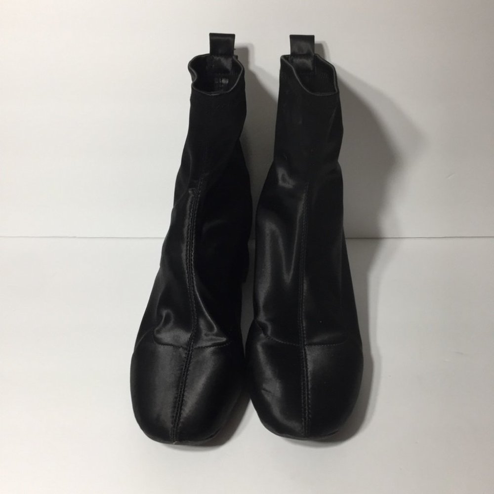Forever 21 Suede Ankle Square Toe Ankle Booties
